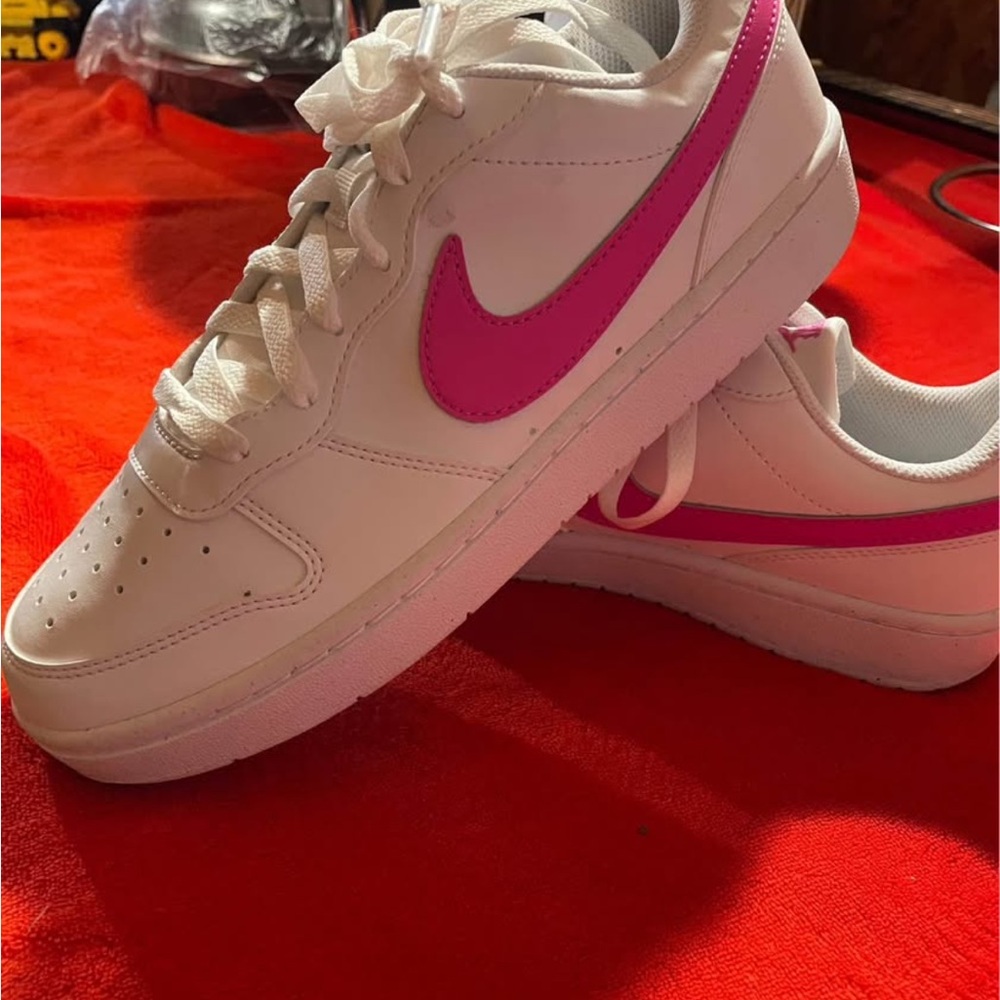 Nike Women's white and Pink Shoes